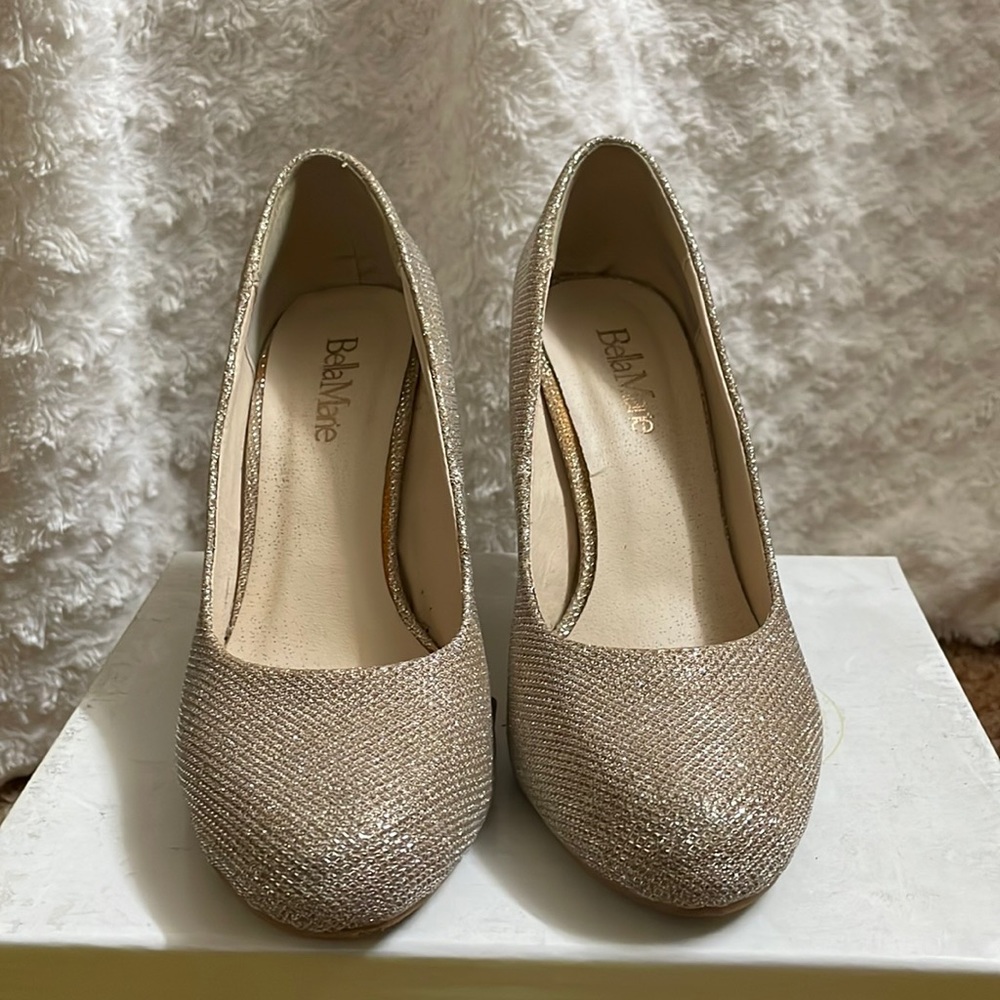 Hells. High heels. Gold heels. Gold shoes. Gold women shoes